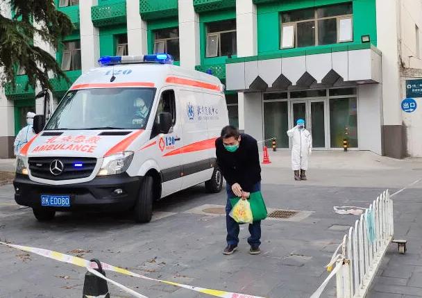 市新冠定点救治医院,探访新冠重症救治一线人员