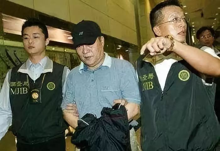 达芙妮现状,达芙妮回归现实