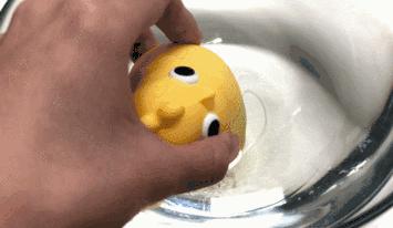 她是一个情趣玩具测评师，亲自试用了1000种产品