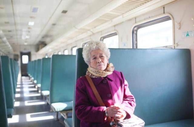 中国最远最便宜的一趟火车,中国最慢的火车最低票价2元