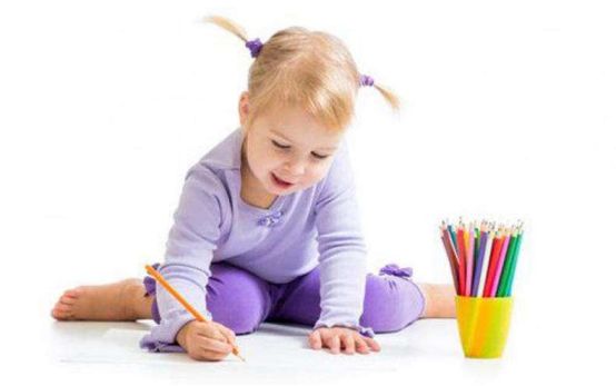 孩子错误的坐姿对身体有什么危害,错误的坐姿对身体有什么危害