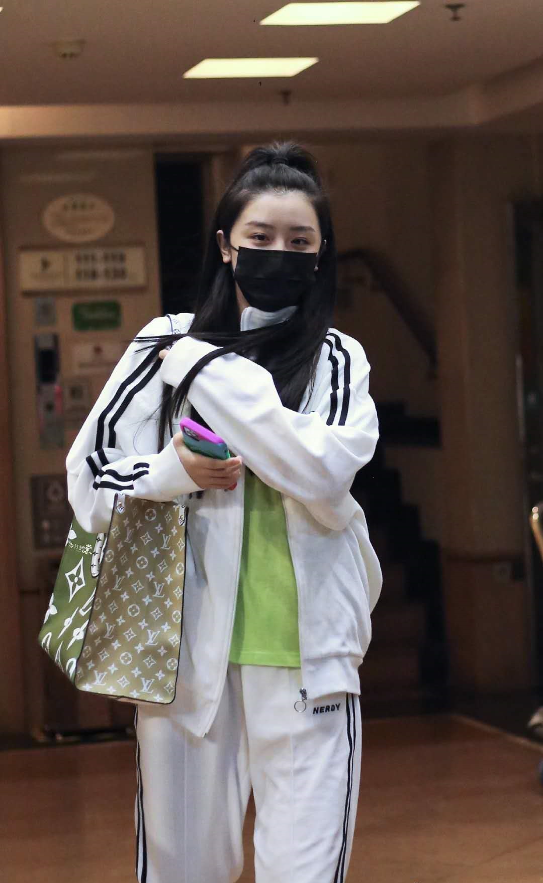 欧阳娜娜会买的平价品牌,欧阳娜娜nana平价穿搭