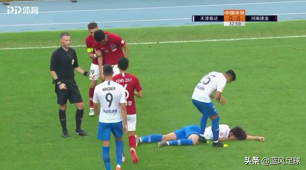 中超联赛最严重的球员群殴事件,中超受伤感人一幕