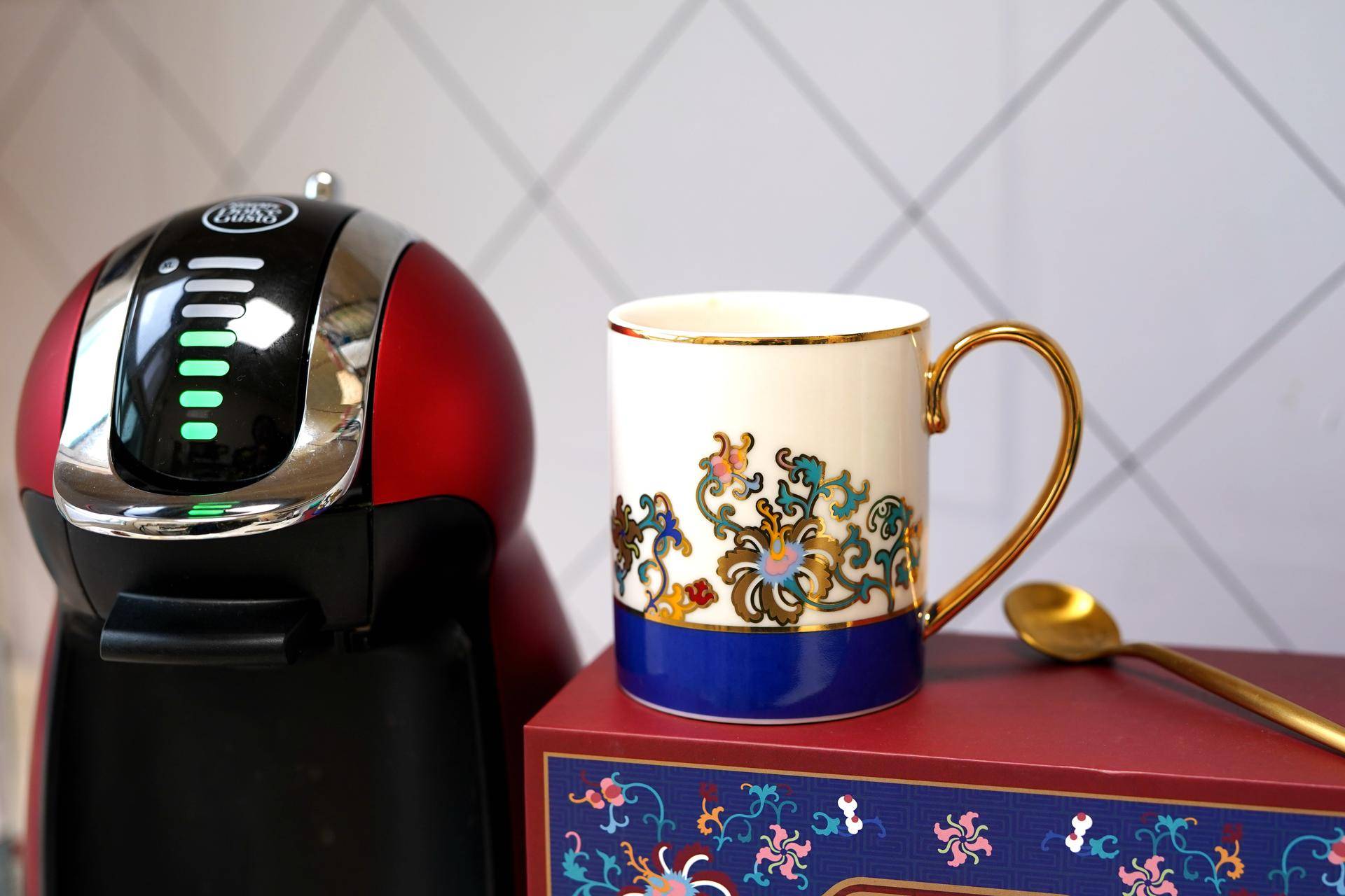 雀巢多趣酷小企鹅咖啡机使用方法,雀巢小企鹅胶囊咖啡机使用说明