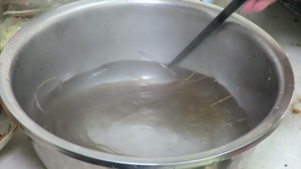 粉条用冷水泡好还是开水好,粉条用开水还是温水泡