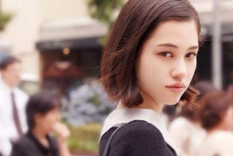 水原希子绯闻事件,水原希子红毯搞笑凹造型