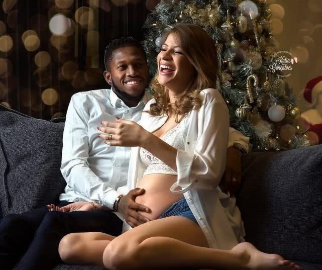 奶爸联队！曼联5人宣布妻子女友有喜，为了奶粉钱也得更努力踢球