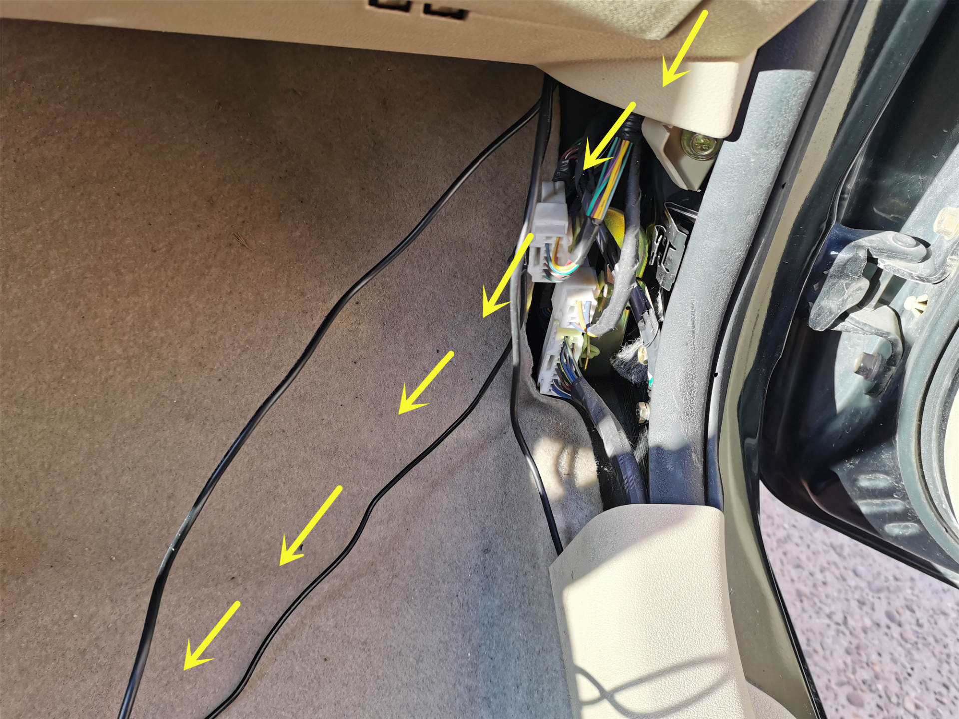 行车记录仪加倒车影像安装教程,长虹倒车影像行车记录仪安装