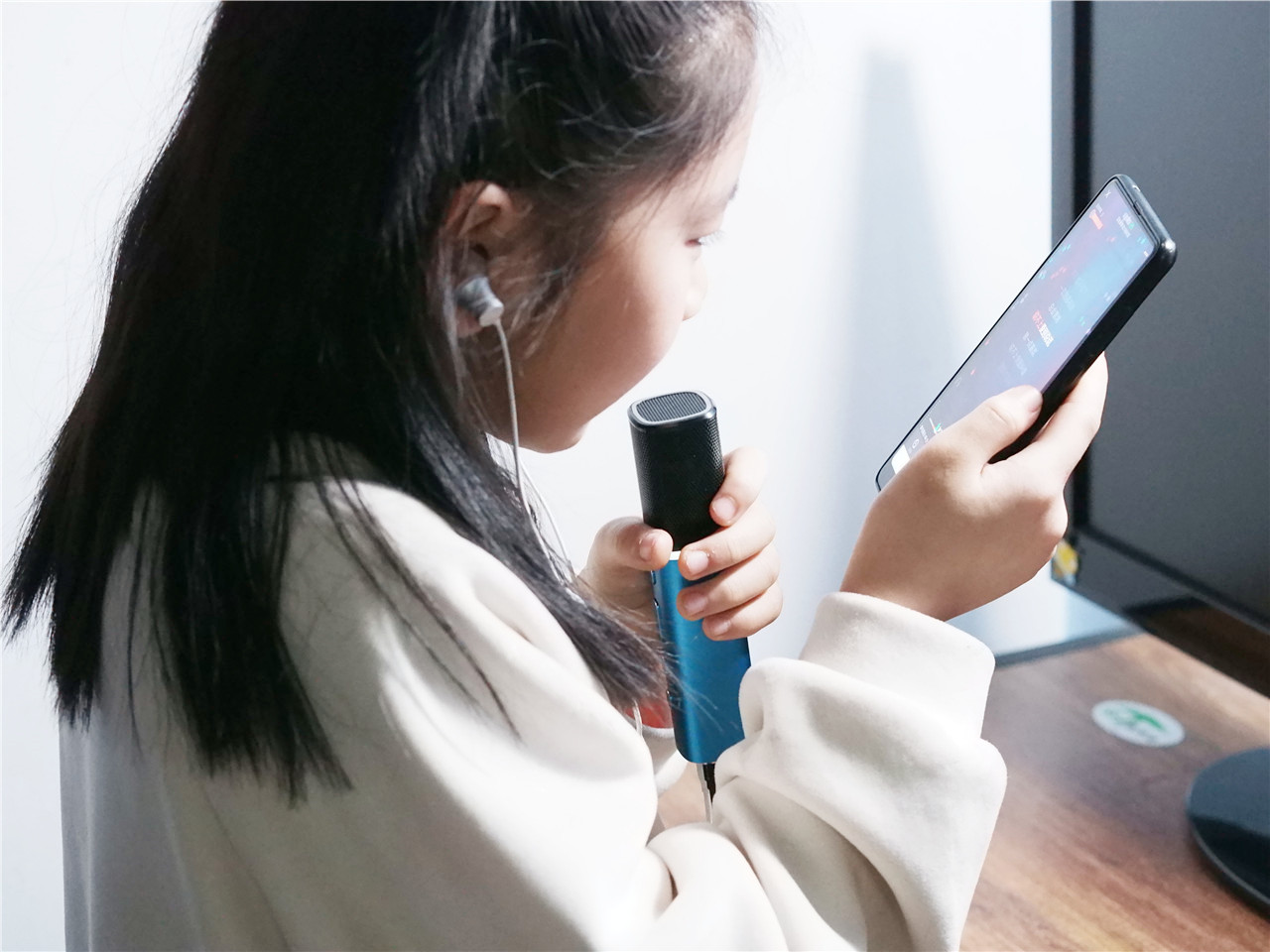 唱吧麦克风aqua锦鲤版使用方法,唱吧q3麦克风怎么调节音效