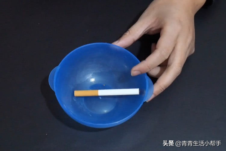 纱窗顽固灰渍清洗小妙招,清洗老旧纱窗油烟最有效的方法