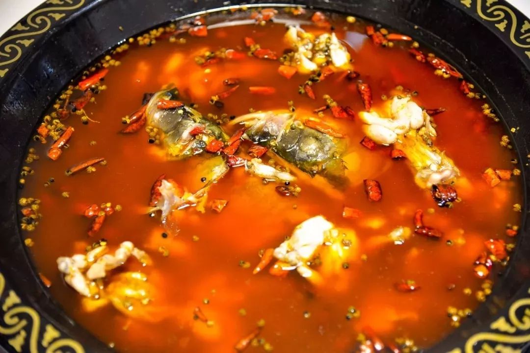 美蛙鱼头又辣又香爽口,敞开吃的美蛙鱼头