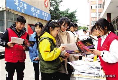 高铁夜晚相遇,高铁之夜的视频