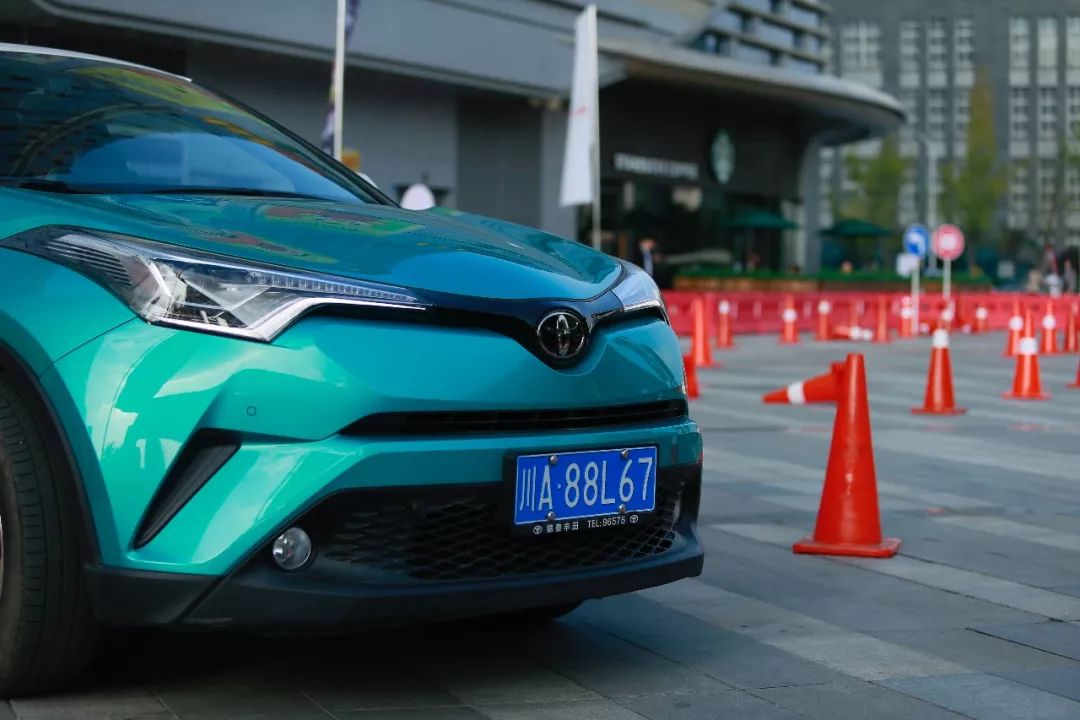 为了角逐最酷潮驾达人，他们都来参加了C-HR全国城市追逐赛