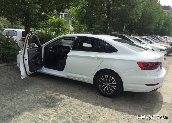 买了一辆大众新速腾1.2T，车主：品质很让人放心，可动力不吐不快