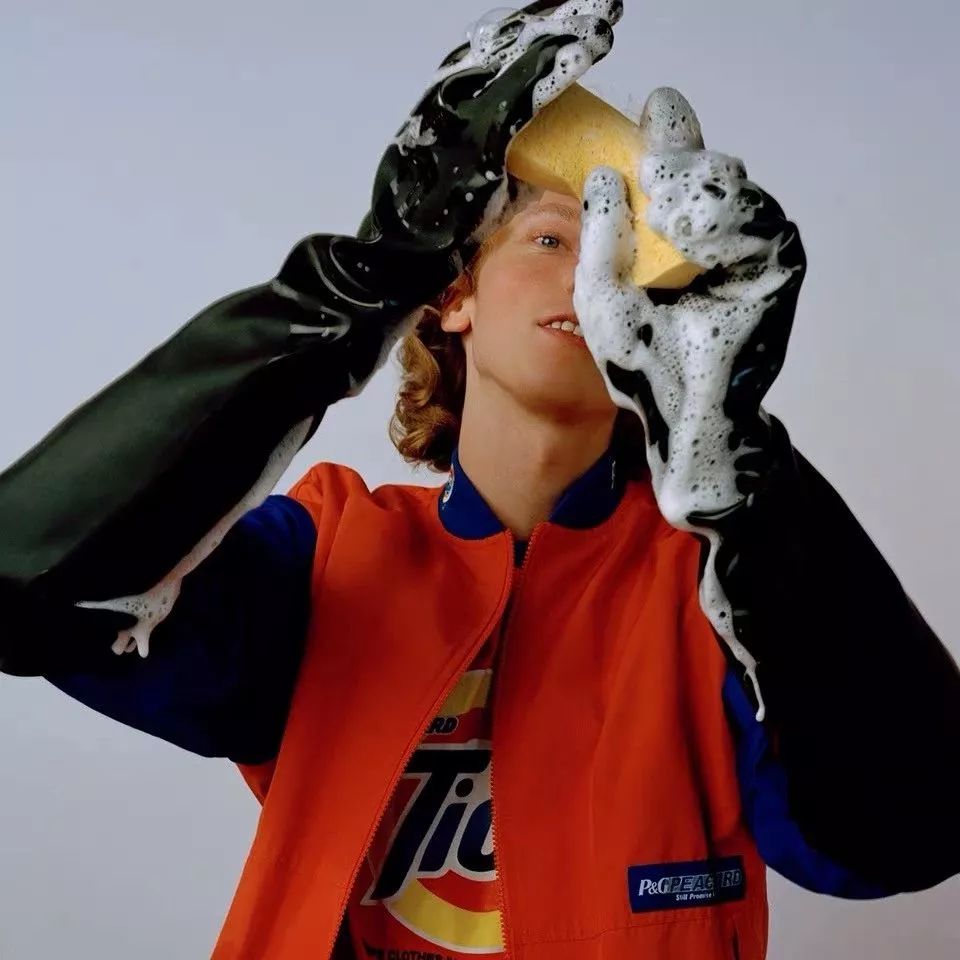 moschinohm合作款,hm和星际联名