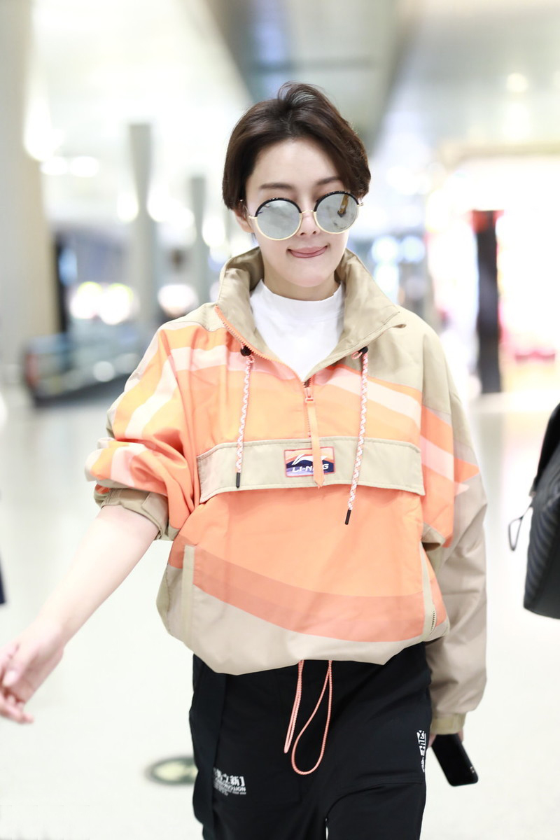 张馨予超勇敢光头造型国际范十足,张馨予致命闪击