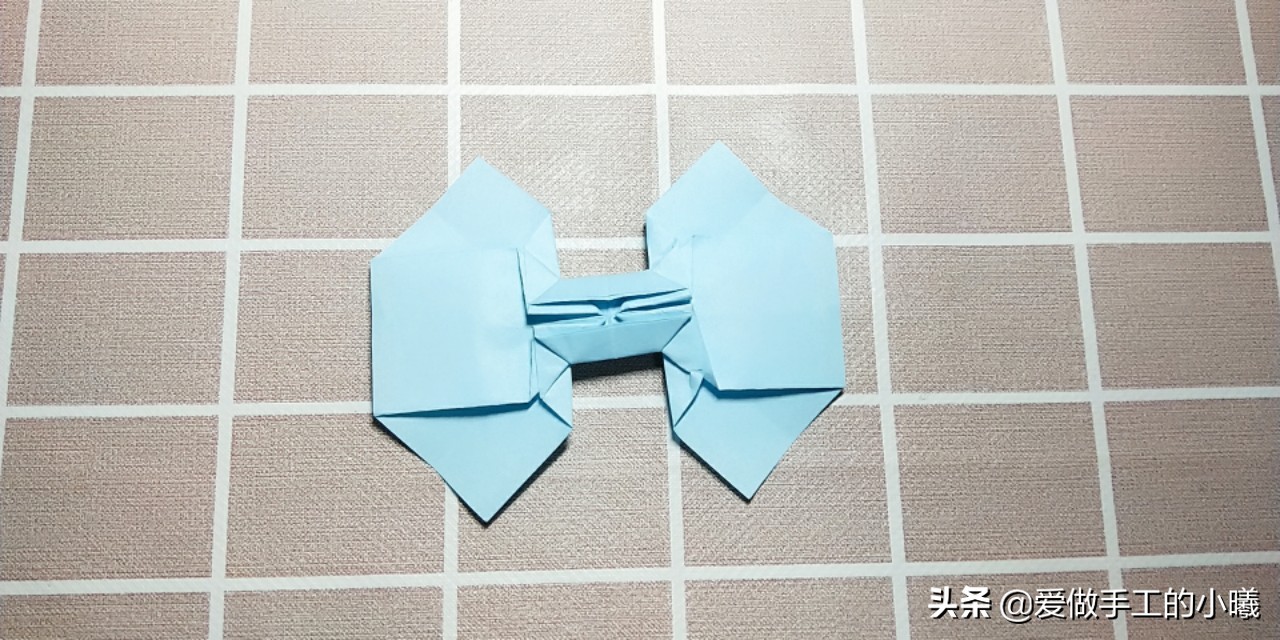 儿童折纸简单手工幼儿园蝴蝶结,蝴蝶结手工折纸超简单正方形纸