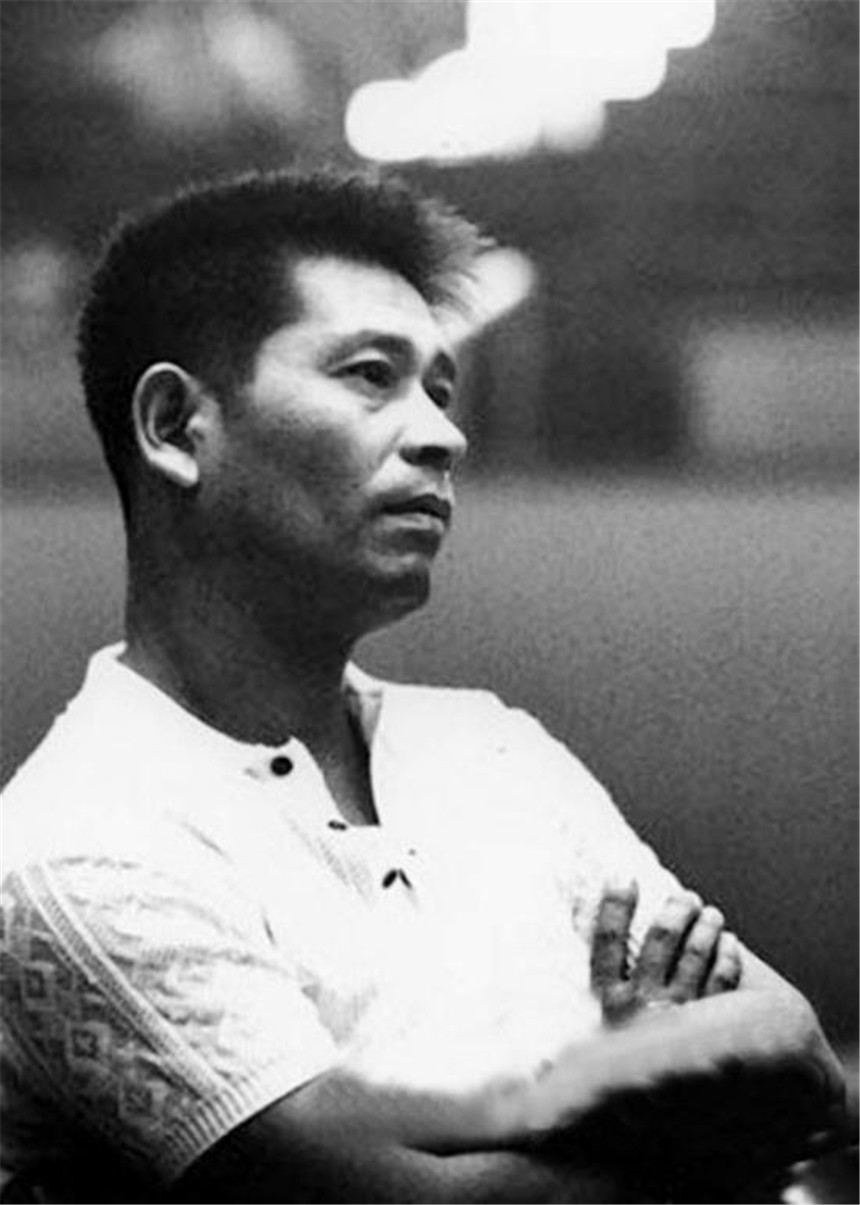 *小平邓**请贺龙担任国家体委主任，贺龙犹豫良久：毛主席的意见呢？