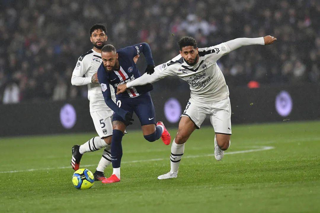 大巴黎加油打气,大巴黎中国加油照片