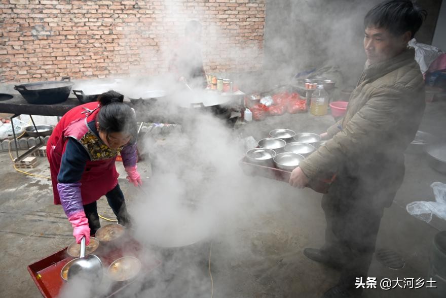 新春流动宴席一条龙服务,春节打工人返乡热潮