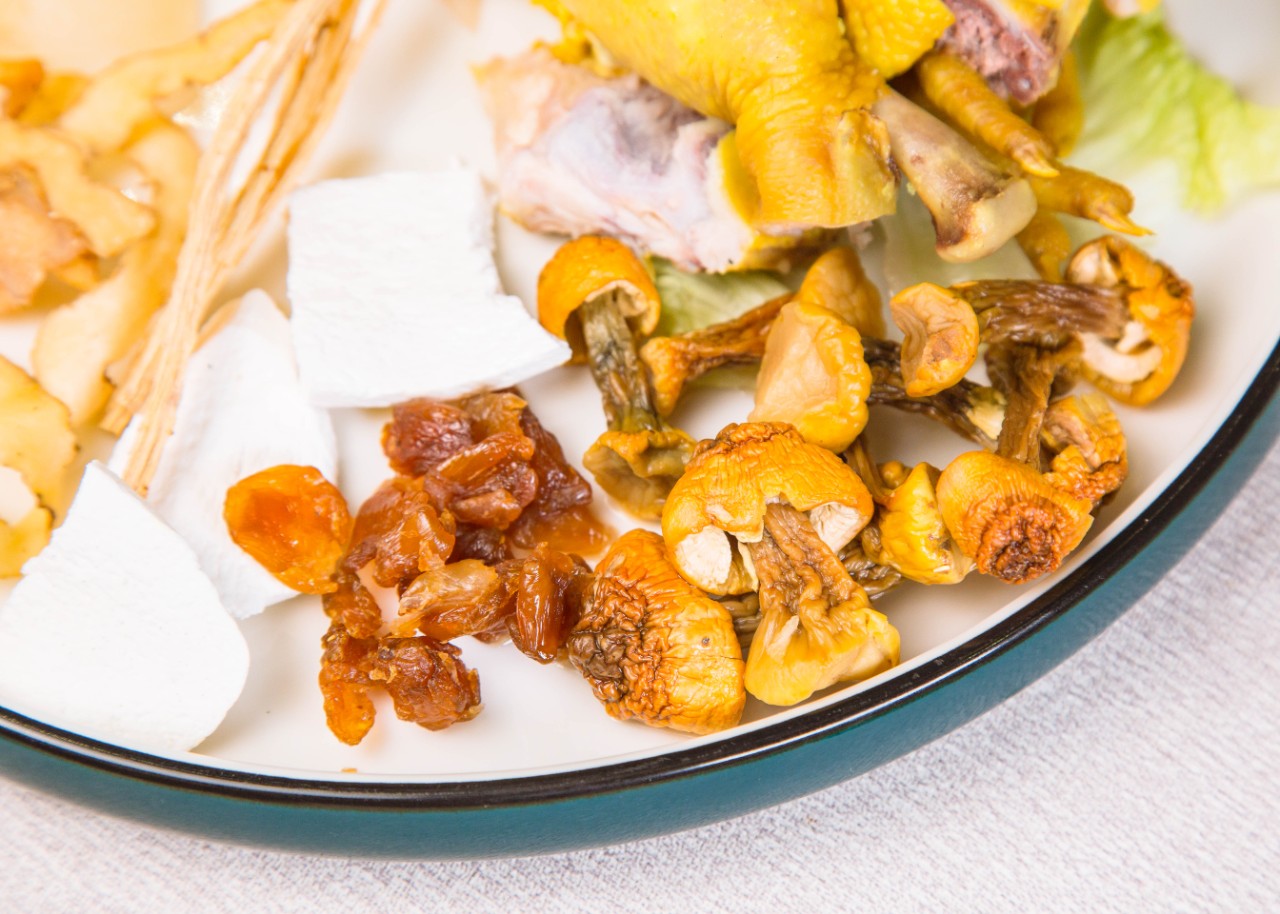 降温了适合吃点什么,一锅鲜香软嫩的花胶鸡火锅