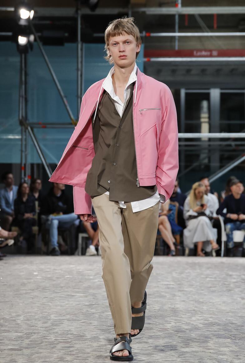 粉色和什么颜色搭配好看男,粉色搭配什么颜色好看男生