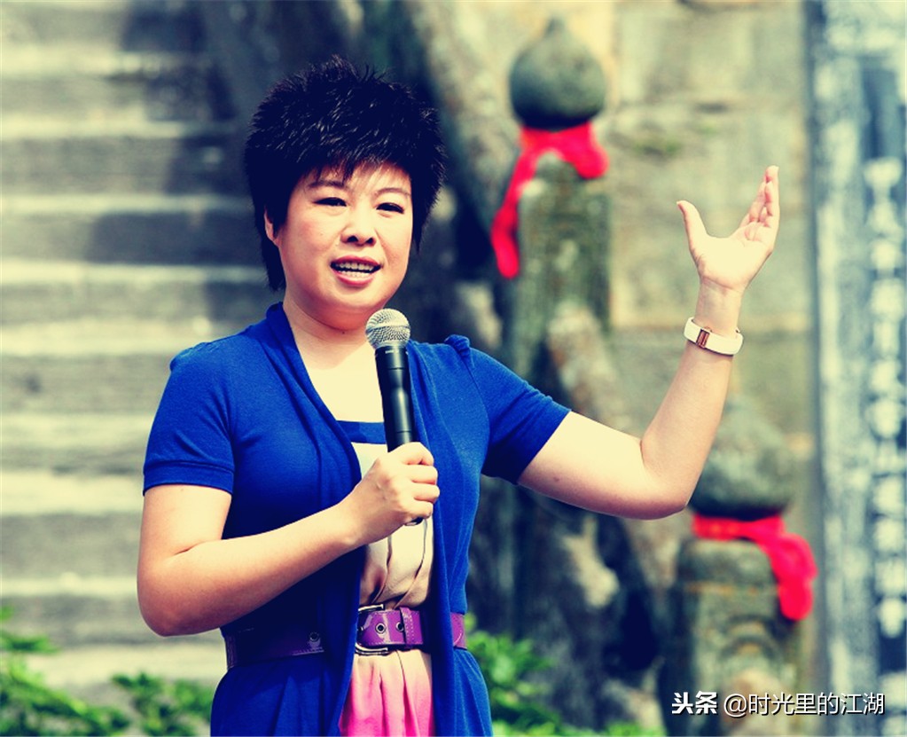 于丹毒鸡汤语录反鸡汤,于丹跌落神坛的底层逻辑