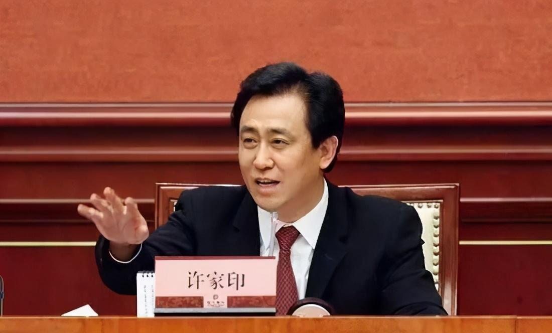 王健林曾发誓要在香港买栋楼，发家后为何没有？看许家印现状就知