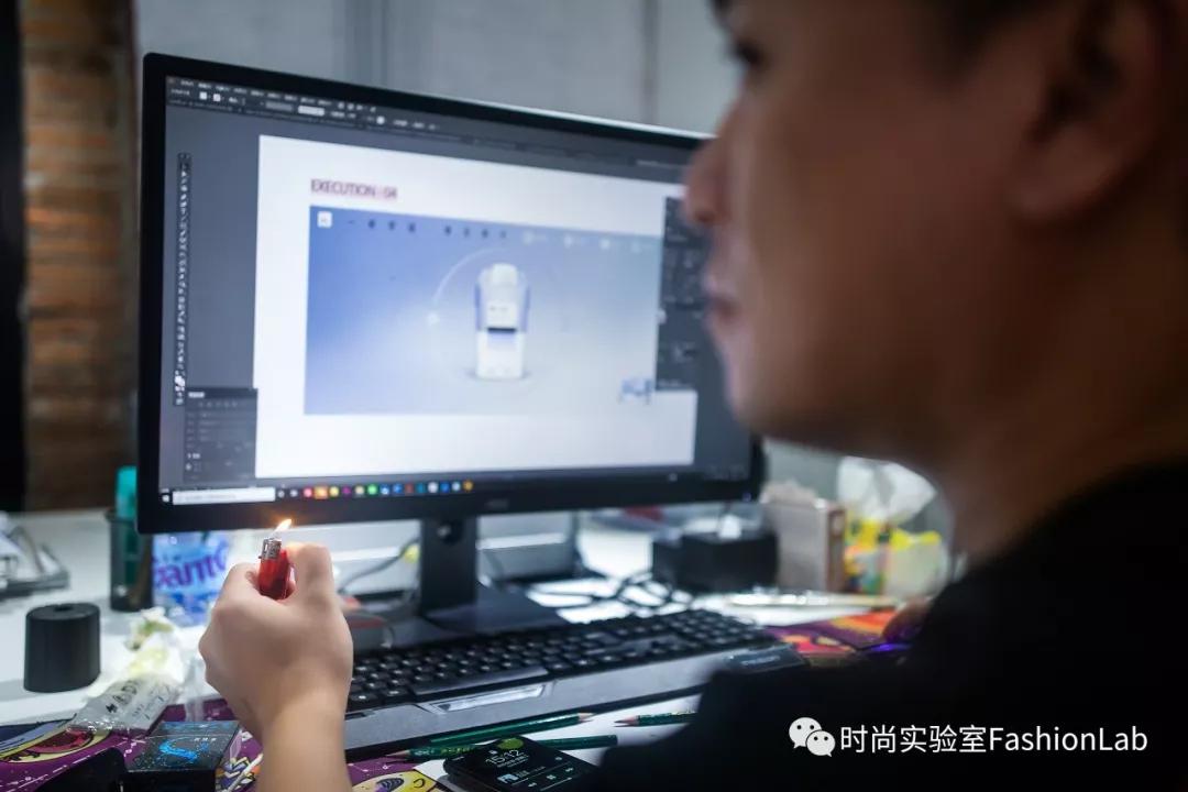 不管多有钱，最后也会顺走别人的打火机