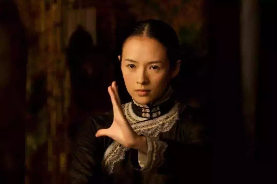 章子怡获影后忆旧伤哽咽,章子怡低潮逆袭