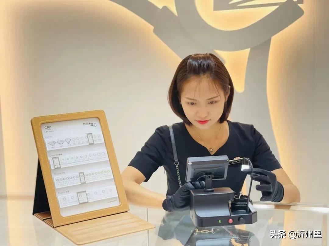 为真爱选对钻克徕帝泰盛广场店盛大绽放定制美妆蛋免费送