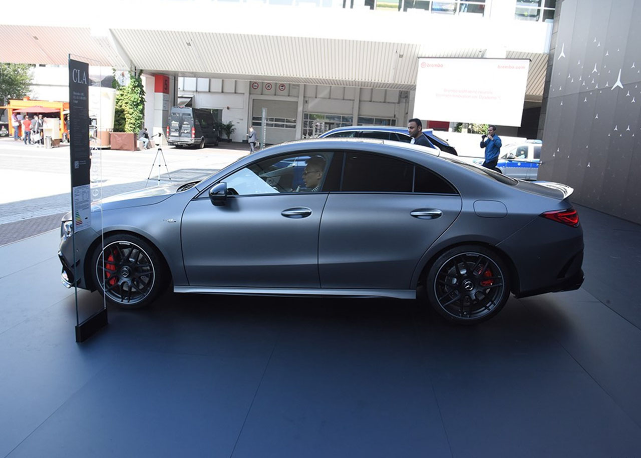 全新amgcla45s街拍,全新amgcla45配置