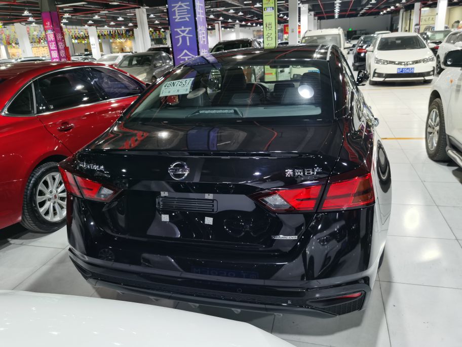 买09年的天籁公爵还是17年的天籁,当年天籁公爵多少钱