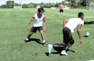 实战简单过人技巧,双变向过人如何做到精髓