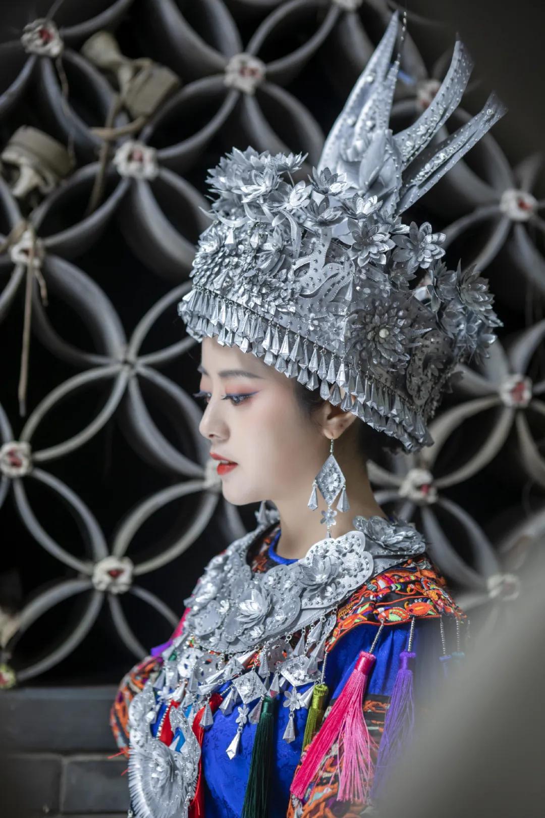 护士小姐用5毛钱的易拉罐，随手一剪猛翻千万倍，网友：手艺牛逼