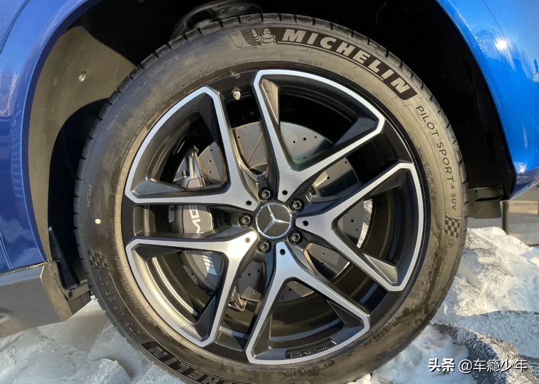 售价146.88万！实拍奔驰GLE63​，X5M最强劲对手