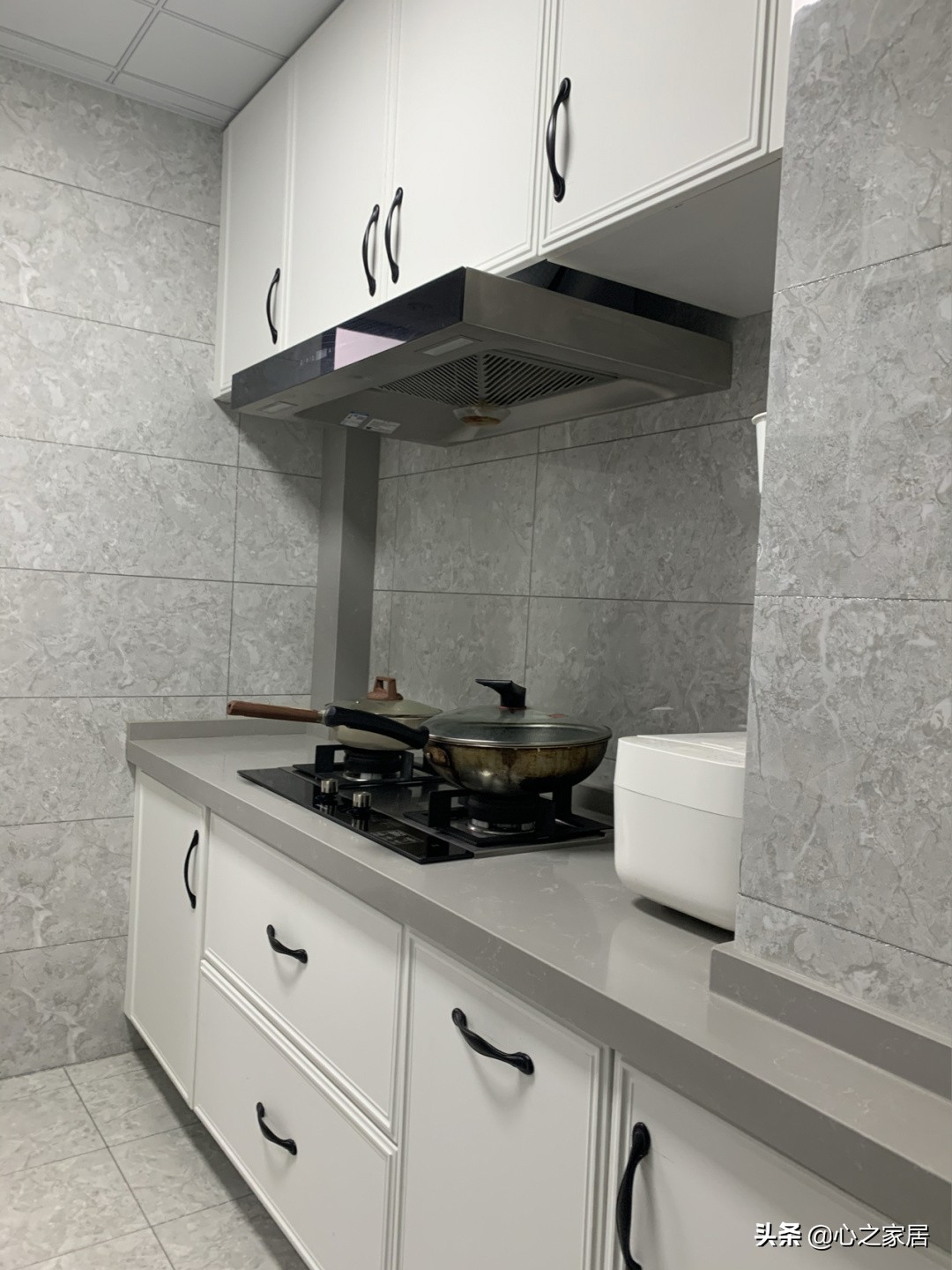 85平方二室一厅背景墙,85寸电视背景墙设计不嵌入