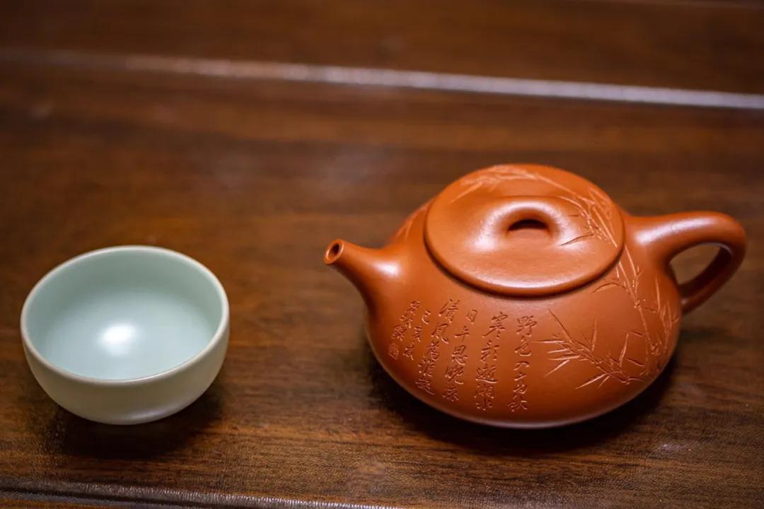 壶裂了能用米糊修补吗,汽车塑料副水壶裂了能修补吗