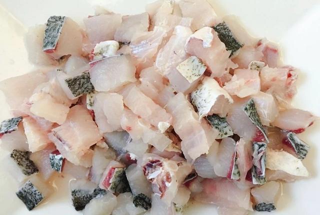 川菜青椒鱼怎么做好吃,川菜泡椒椒麻鱼的做法