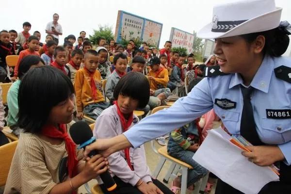 冬季事故预防‖交通安全进校园校警合力保平安