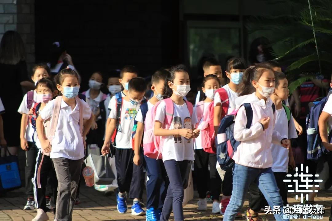 现场直击开学的视频,直击大一开学现场