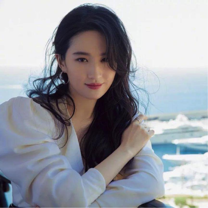 斜方肌明显怎么穿吊带,溜肩斜方肌刘亦菲