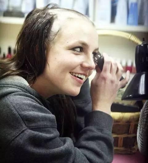 布兰妮被囚禁的14年介绍,布兰妮被爸爸监禁12年视频