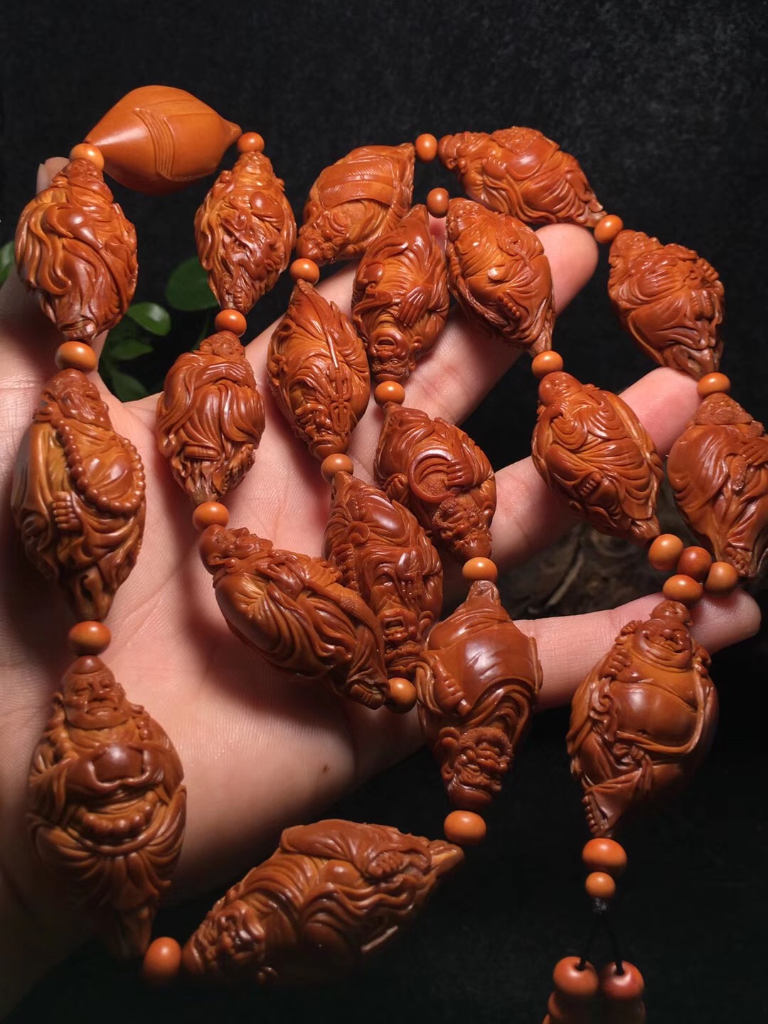 橄榄核雕大点的好还是小的好,橄榄核雕复杂的好还是简单的好