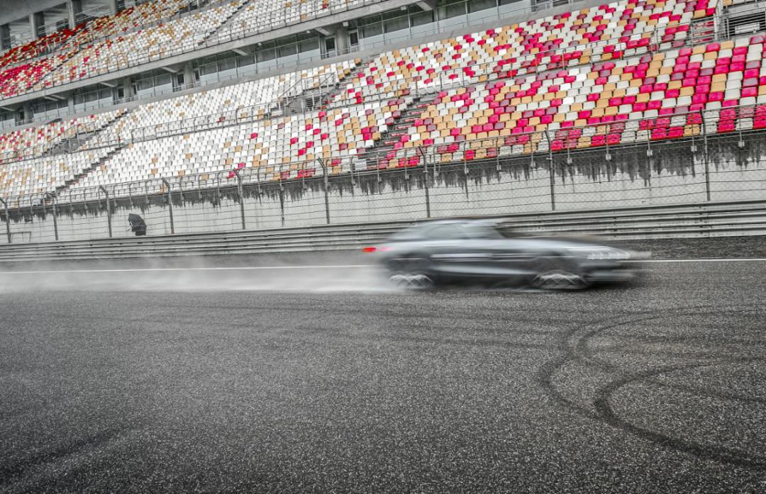 玩地下城帧数很高但是卡顿,游戏帧数很高为什么还是会卡顿