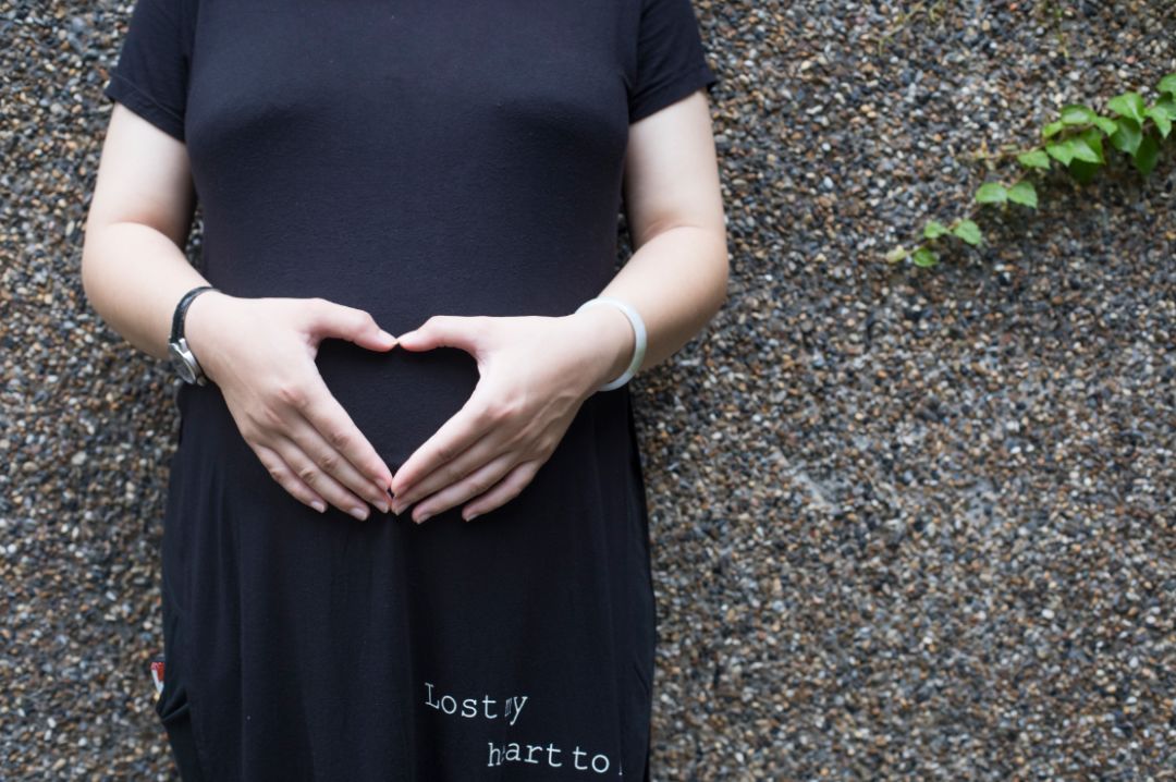 女子怀孕7个月浑然不知后续,女孩来月经竟然浑然不知