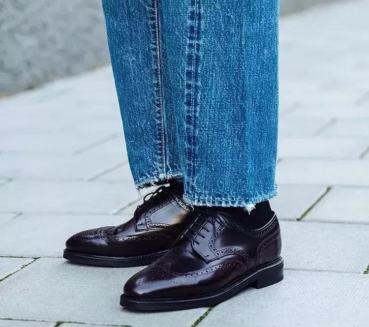 脚大不穿尖头皮鞋,脚大不怕鞋松