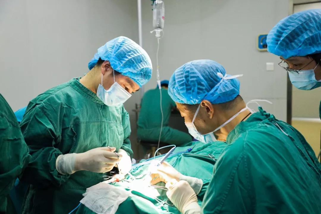 手术历经两小时患者术中咽喉创面几乎无出血