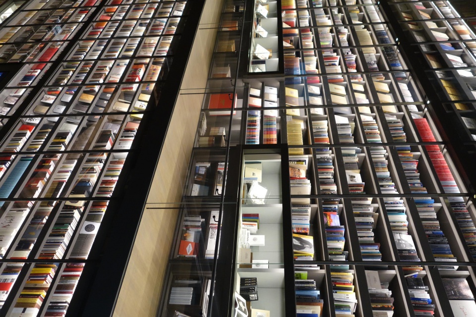 雅昌艺术中心藏品展厅,雅昌书墙