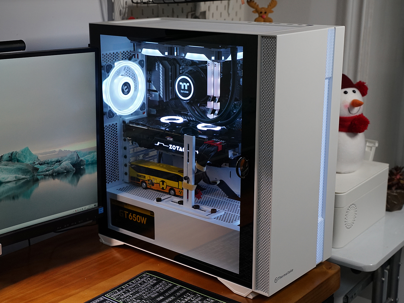 秀桌面：送老婆RGB全家桶PC，钱都花在光效上的感觉真棒